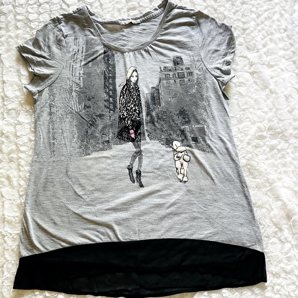 Cute Juniors size (S) Pre-Owned black & grey T shirt with embellishments.